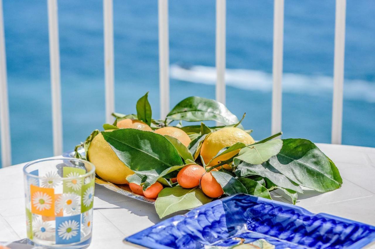 Edera Apartment Amalfi Bagian luar foto